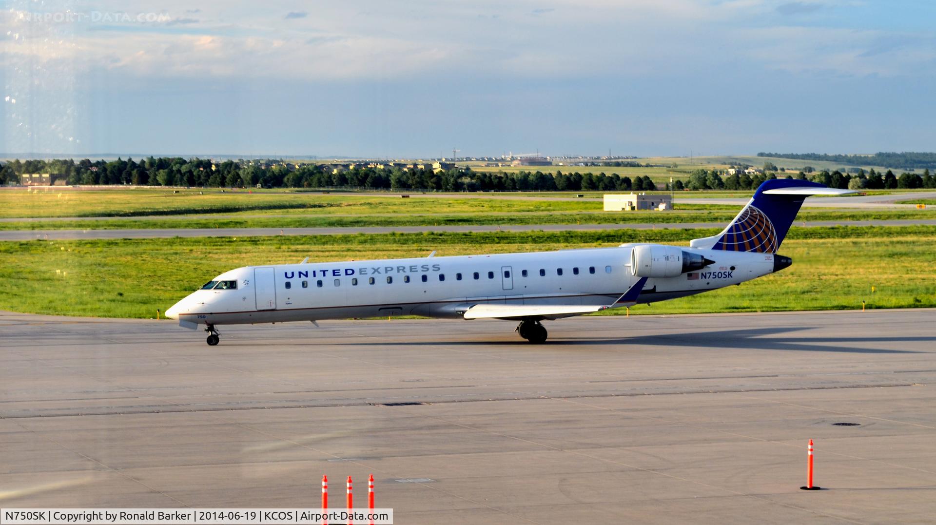 N750SK, 2005 Bombardier CRJ-701ER (CL-600-2C10) Regional Jet C/N 10207, Taxi COS