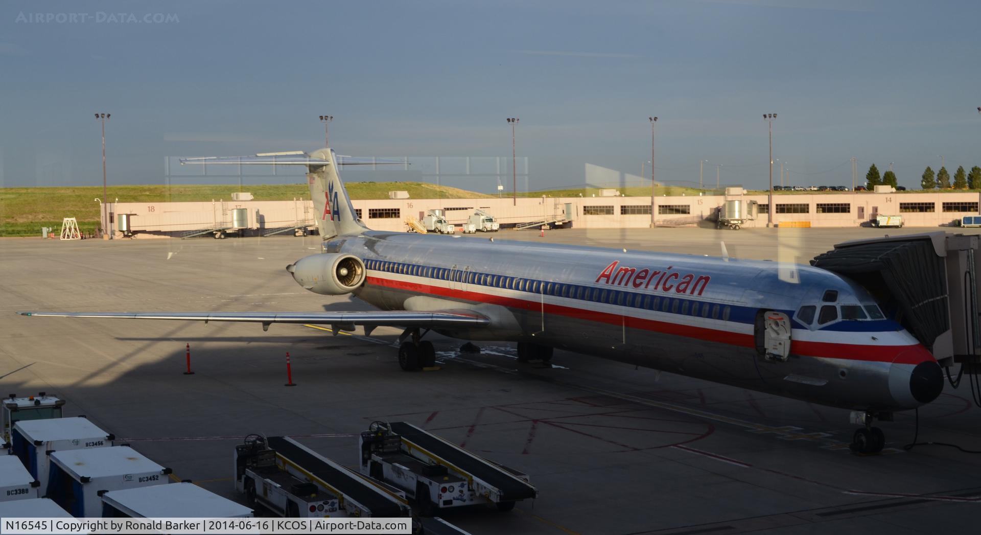 N16545, 1990 McDonnell Douglas MD-82 (DC-9-82) C/N 53027, At the gate COS