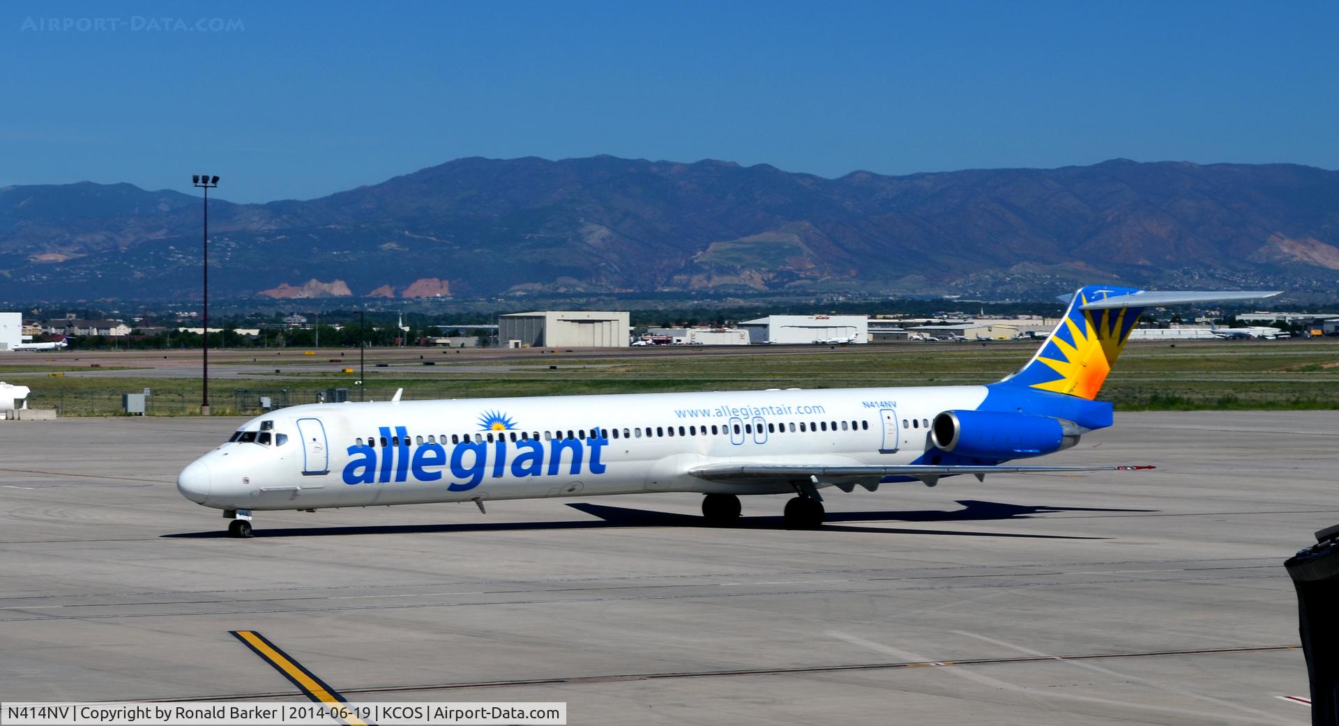 N414NV, 1989 McDonnell Douglas MD-88 C/N 49766, Taxi COS