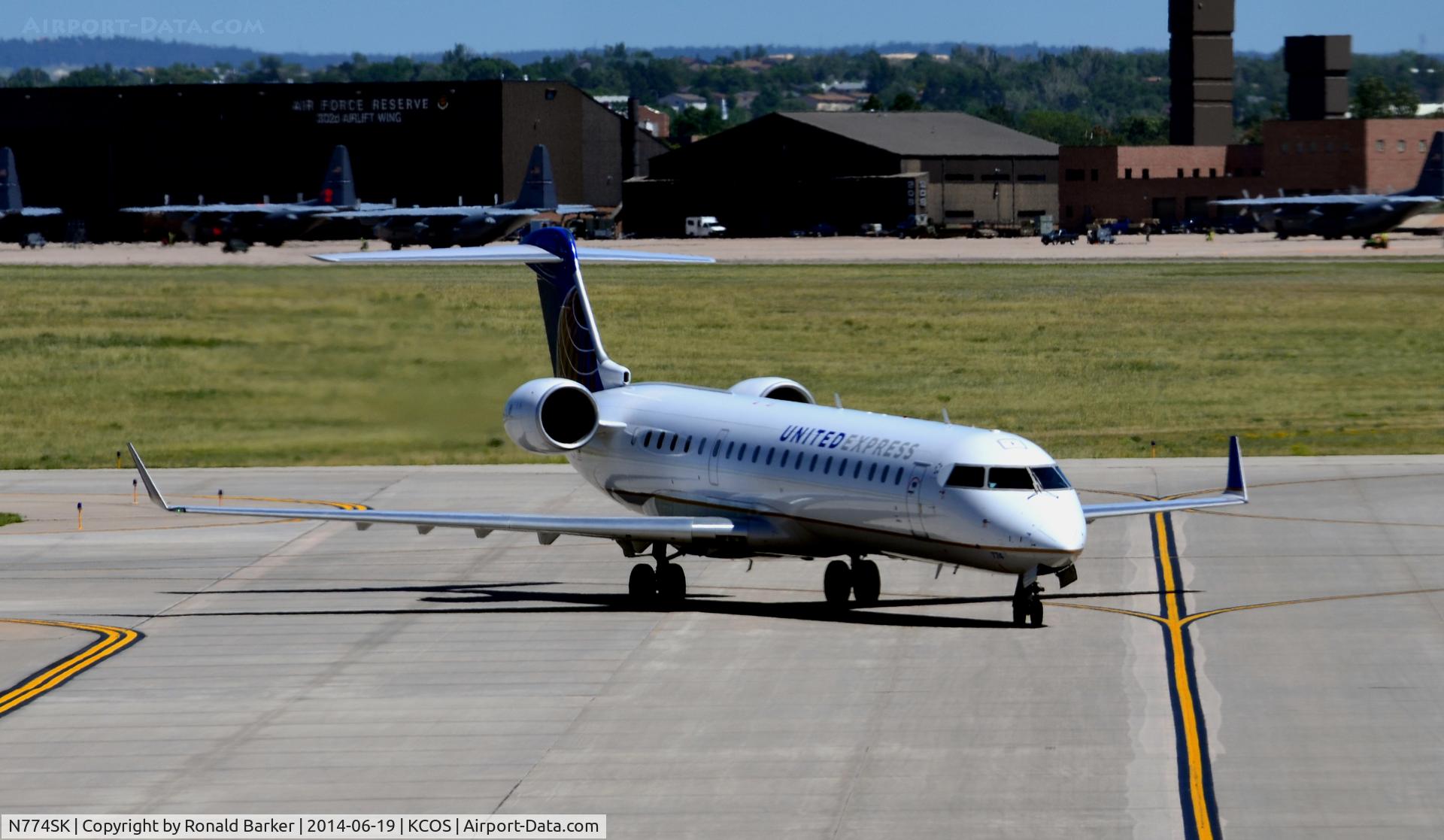 N774SK, 2006 Canadair CL-600-2C10 Regional Jet CRJ-700 C/N 10240, Taxi COS