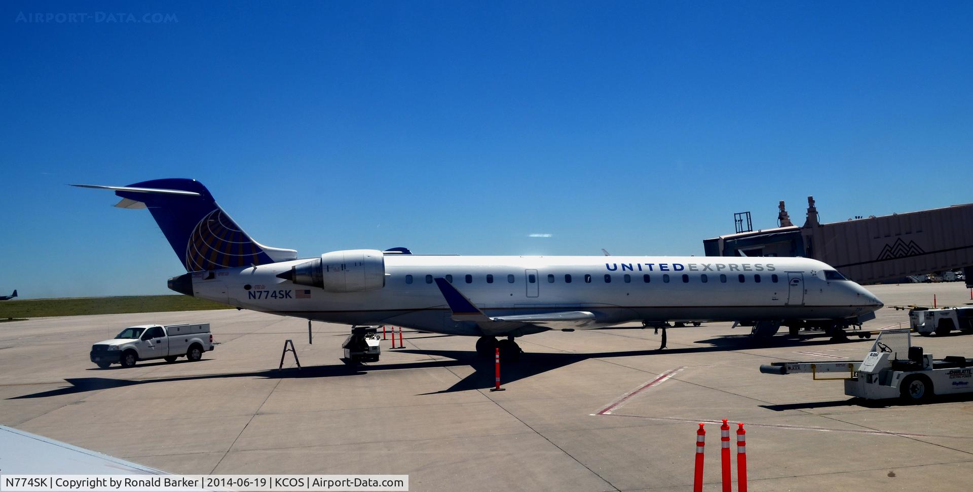 N774SK, 2006 Canadair CL-600-2C10 Regional Jet CRJ-700 C/N 10240, At the gateCOS