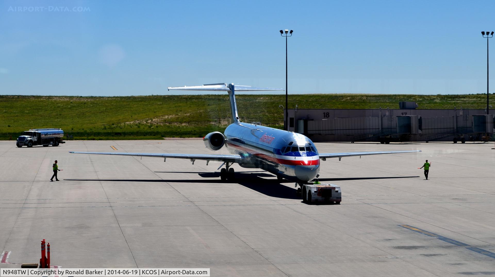 N948TW, 1987 McDonnell Douglas MD-83 (DC-9-83) C/N 49575, Push back COS