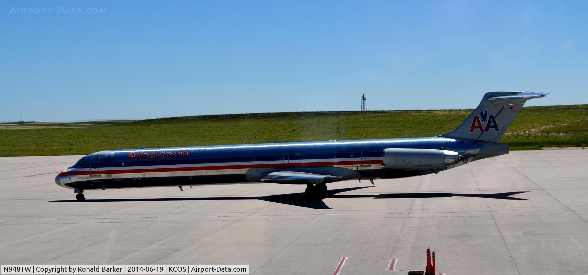 N948TW, 1987 McDonnell Douglas MD-83 (DC-9-83) C/N 49575, Taxi for takeoff COS