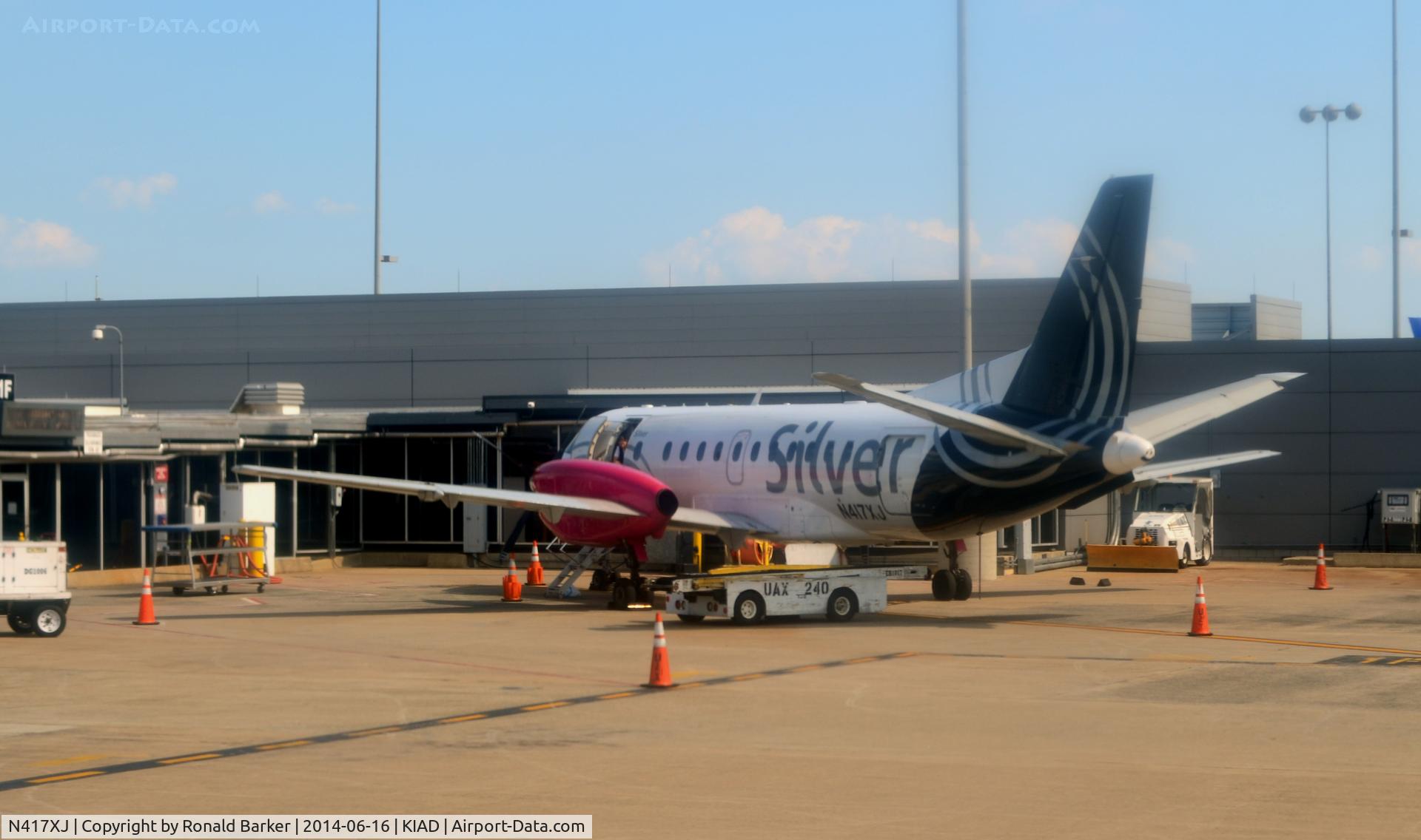 N417XJ, Saab 340B C/N 340B417, At the gate IAD
