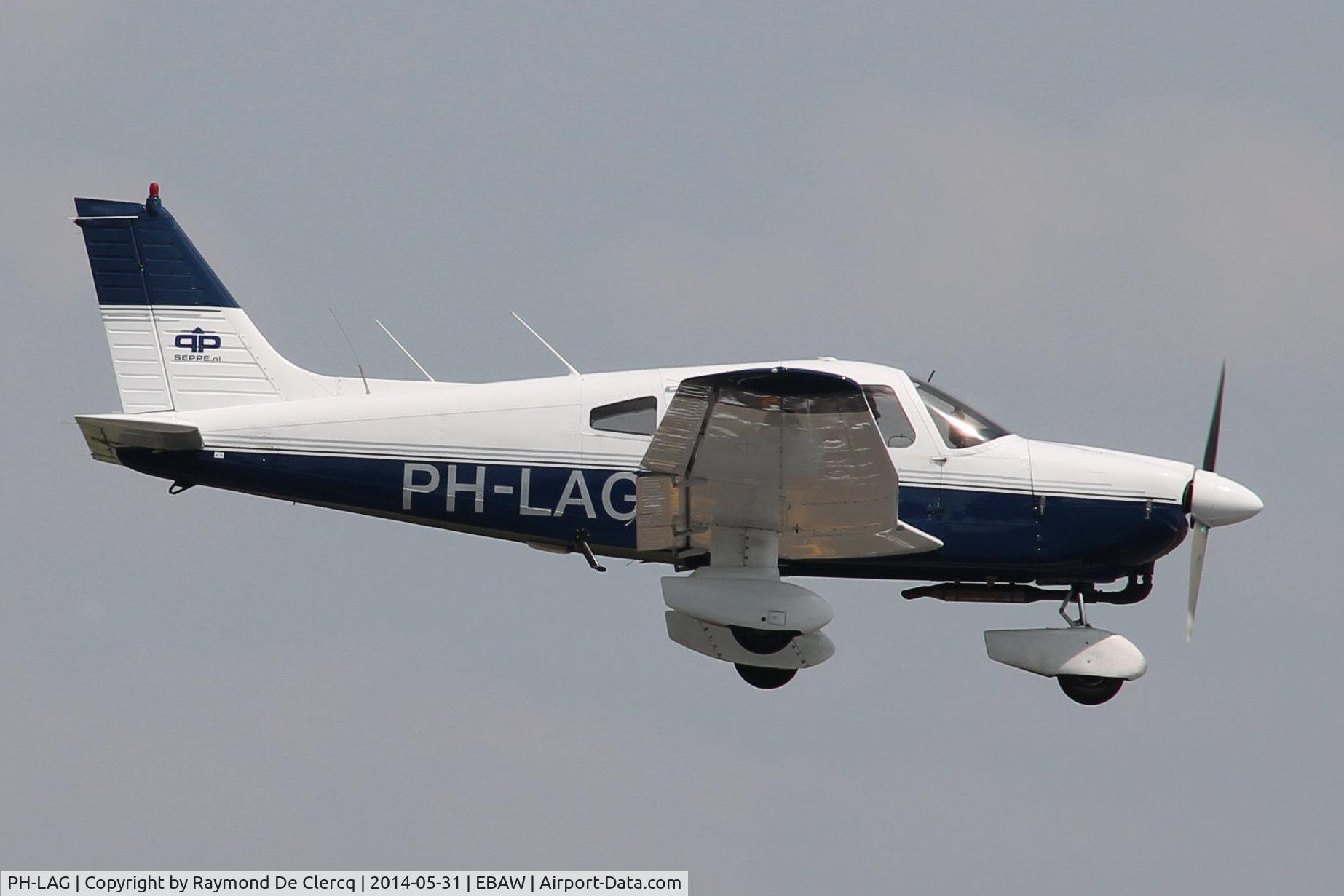 PH-LAG, Piper PA-28-181 Archer II C/N 28-8090296, Landing at Antwerp Airport.