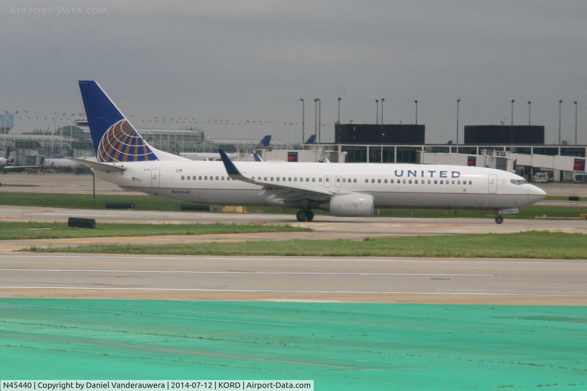 N45440, 2009 Boeing 737-924/ER C/N 33535, Taxiing on a runway