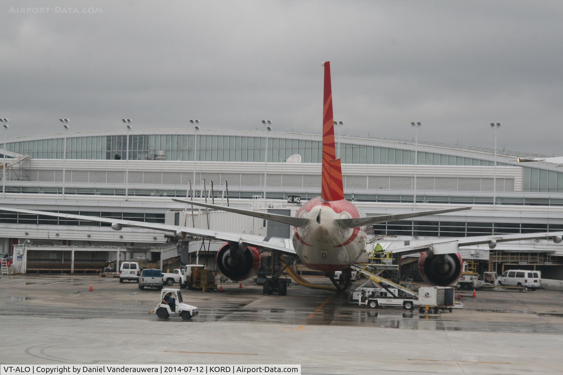 VT-ALO, 2009 Boeing 777-337/ER C/N 36313, International apron