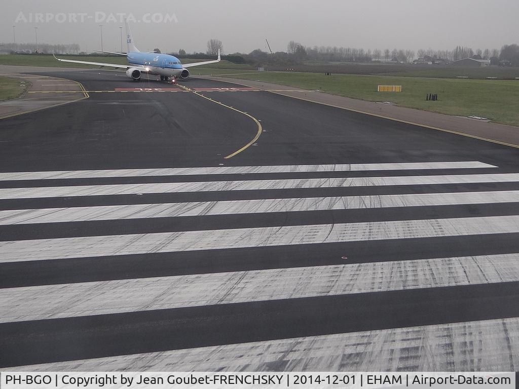 PH-BGO, 2011 Boeing 737-7K2 C/N 38126, KLM 1623 to Linate, holding point runway 36L
