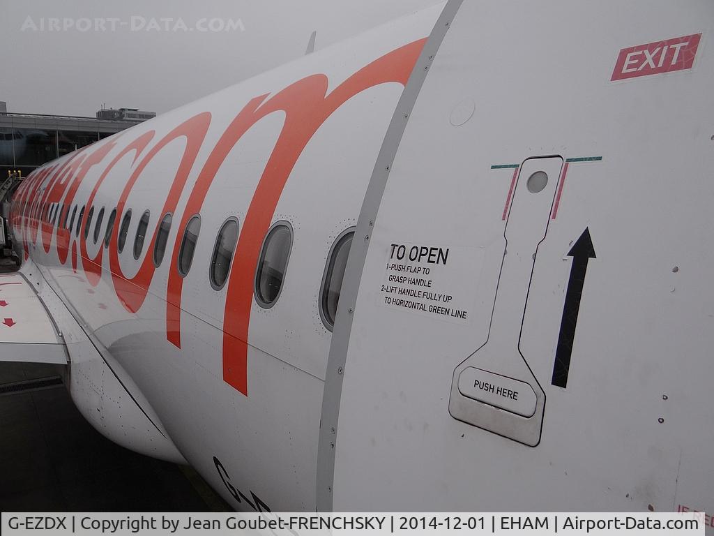 G-EZDX, 2009 Airbus A319-111 C/N 3754, Easy boarding to Bordeaux