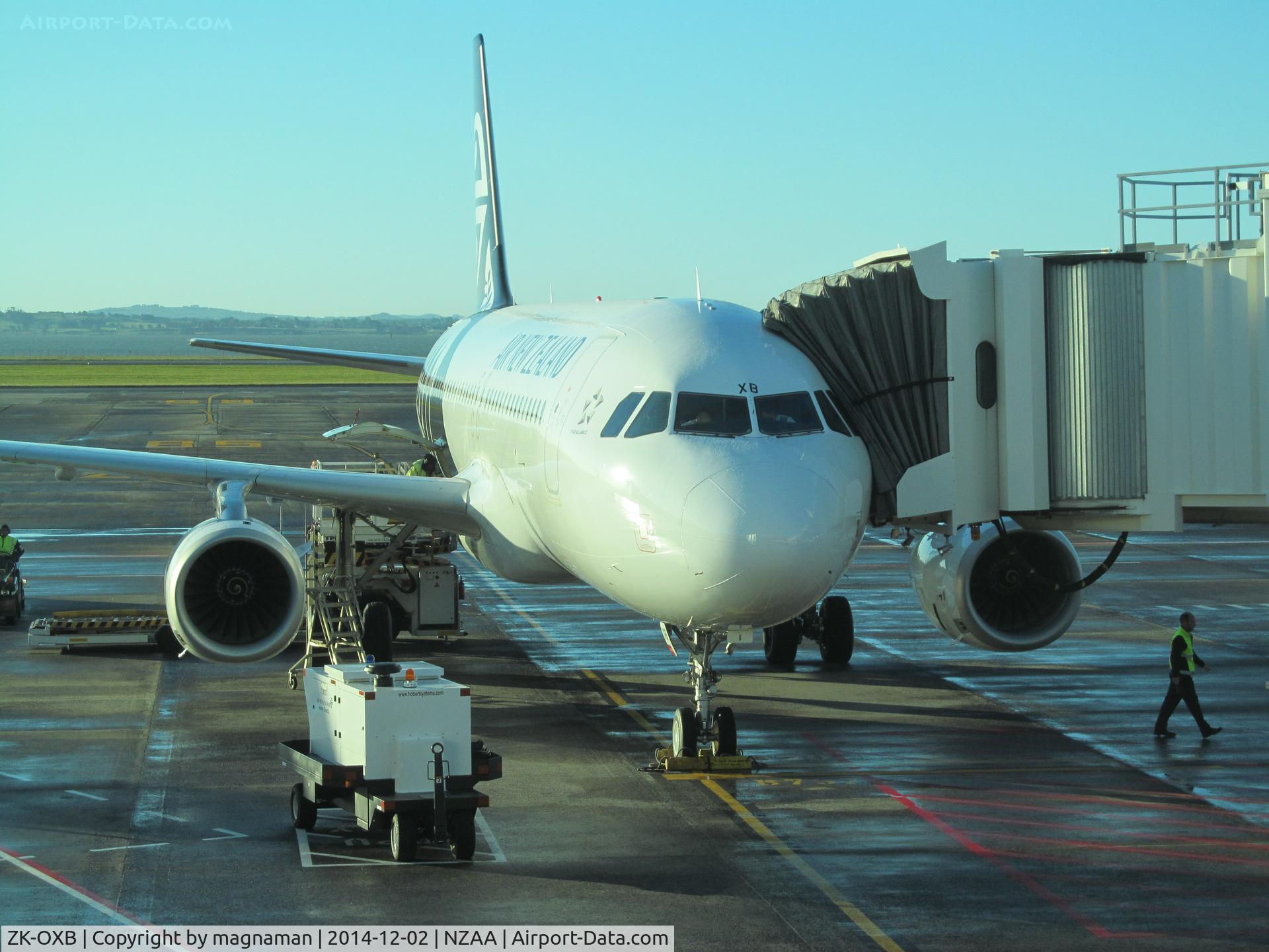 ZK-OXB, 2013 Airbus A320-232 C/N 5682, on stand at AKL awaiting departure