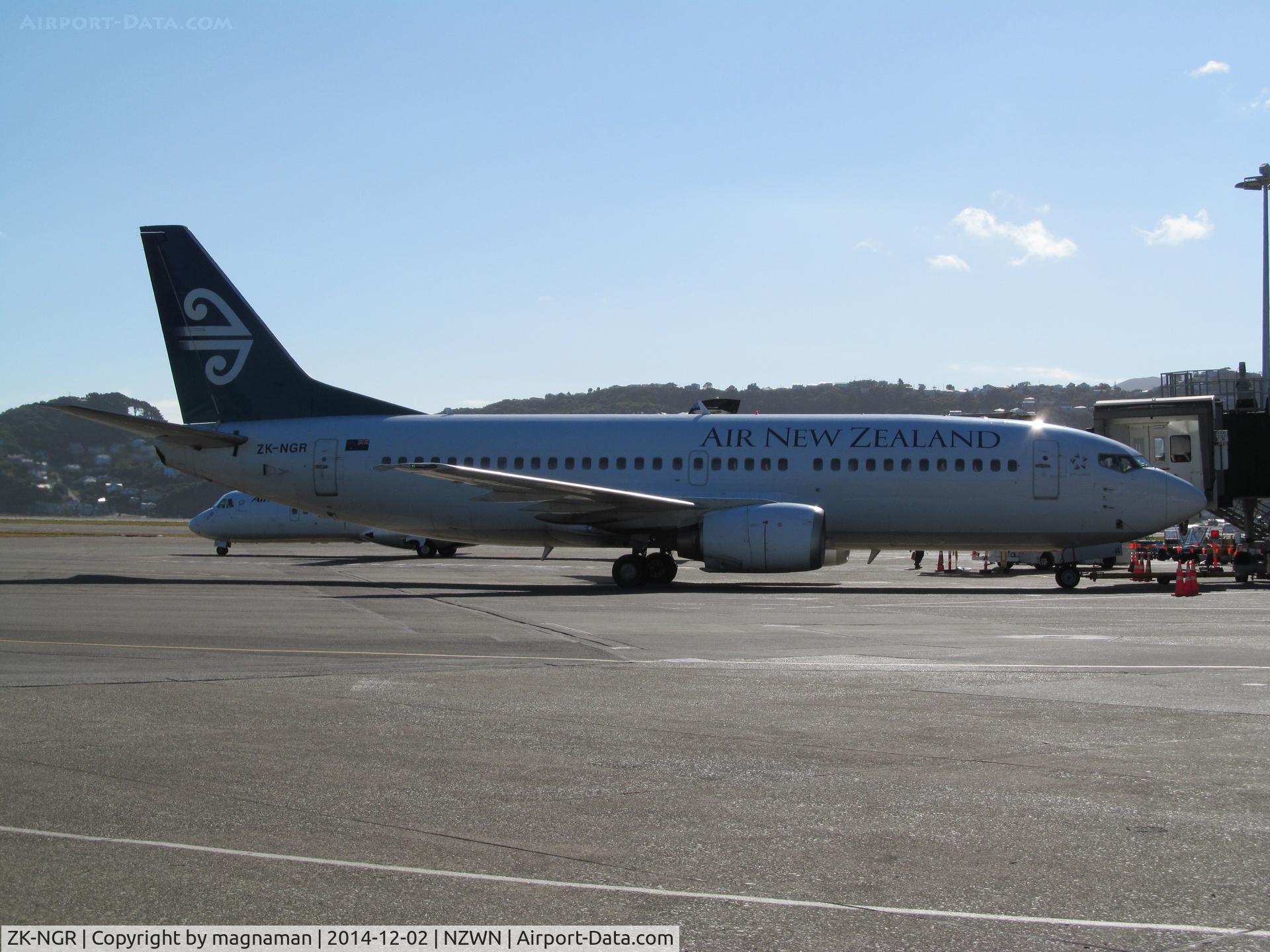 ZK-NGR, 1998 Boeing 737-33A C/N 27460, on push back