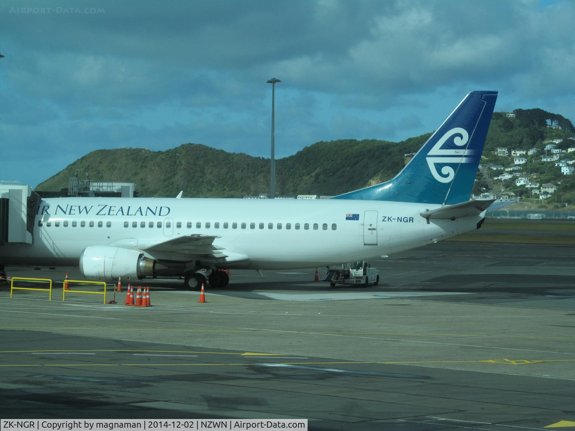 ZK-NGR, 1998 Boeing 737-33A C/N 27460, my taxi down today - part hidden on stand