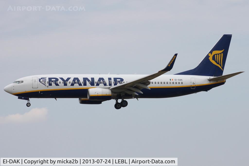 EI-DAK, 2003 Boeing 737-8AS C/N 33717, Landing