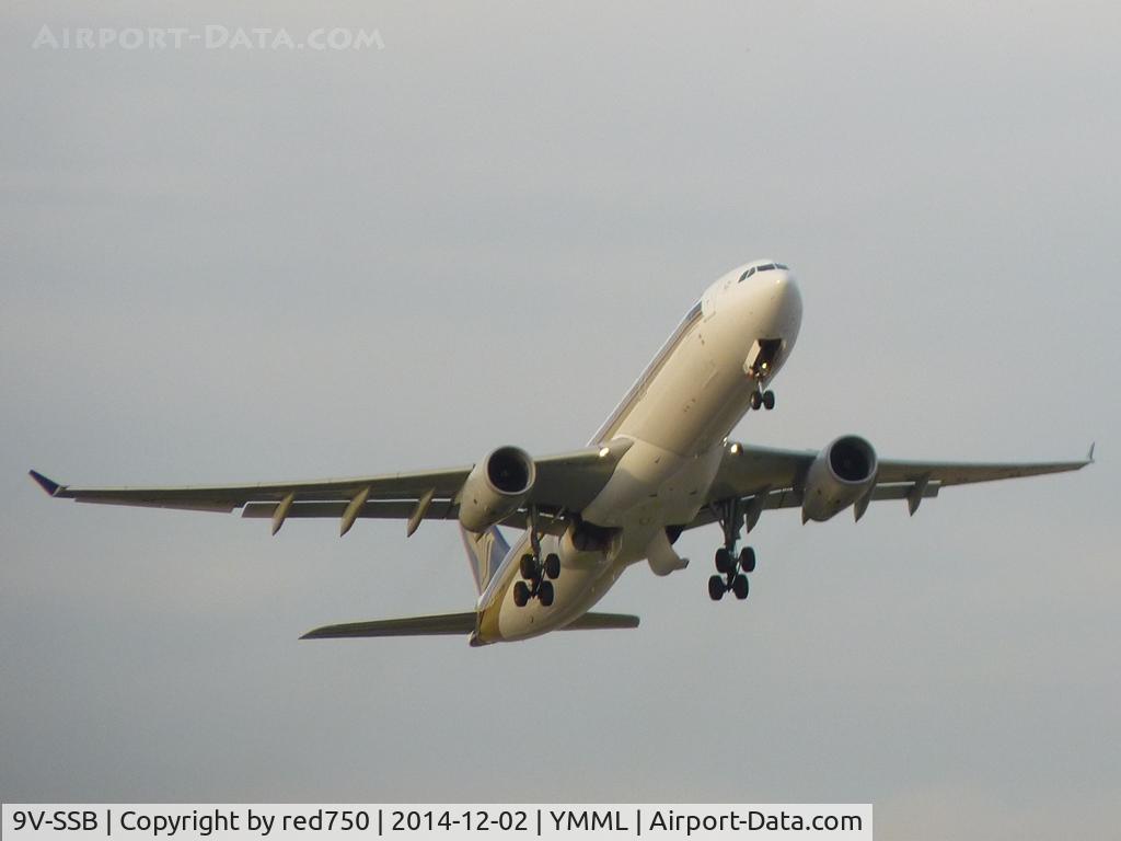 9V-SSB, 2014 Airbus A330-343E C/N 1517, 9V-SSB departing YMML 19:42 EADT 20141202