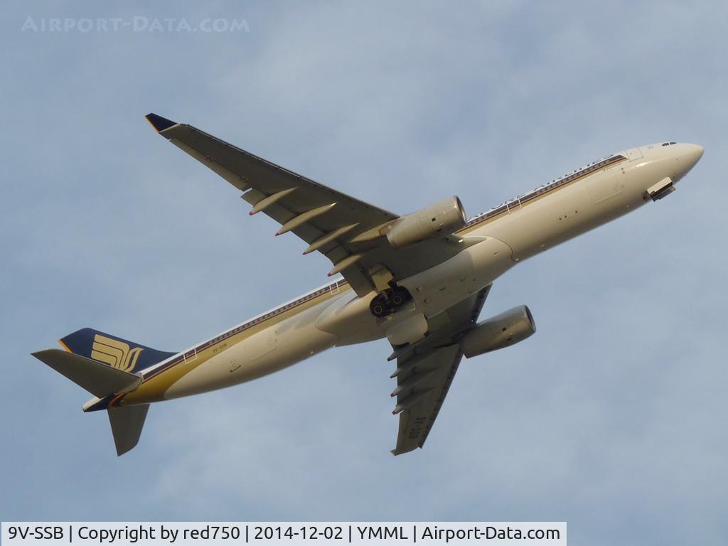 9V-SSB, 2014 Airbus A330-343E C/N 1517, 9V-SSB departing YMML 19:42 EADT 20141202