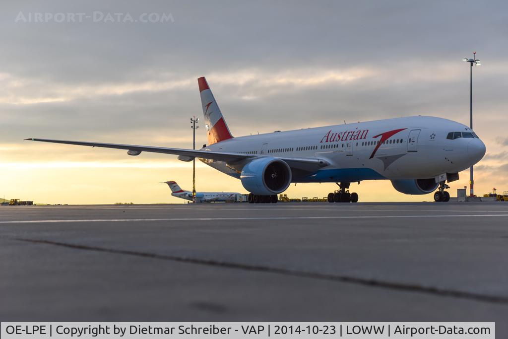 OE-LPE, 1998 Boeing 777-2Q8/ER C/N 27607, Austrian Airlines Boeing 777-200