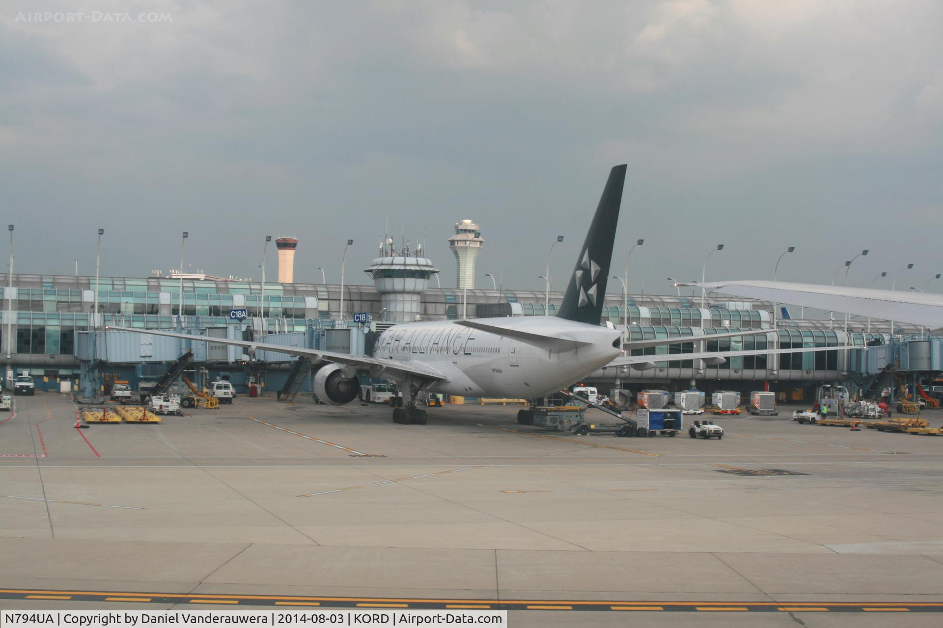 N794UA, 1997 Boeing 777-222 C/N 26953, Parked at gate