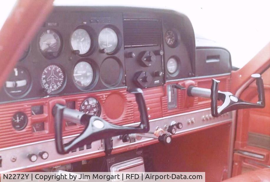 N2272Y, 1967 Cessna 177 Cardinal C/N 17700072, Instrument panel of N2272Y in 1974