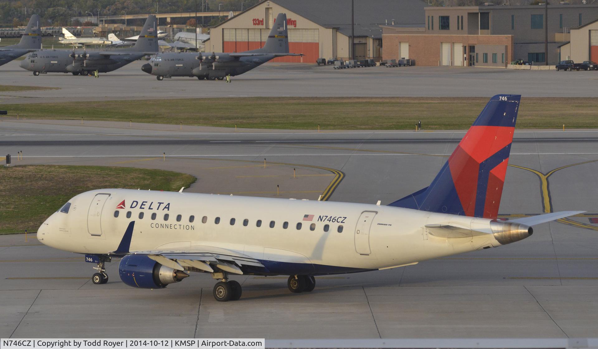 N746CZ, Embraer 170LR (ERJ-170-100LR) C/N 17000180, Taxiing for departure at MSP