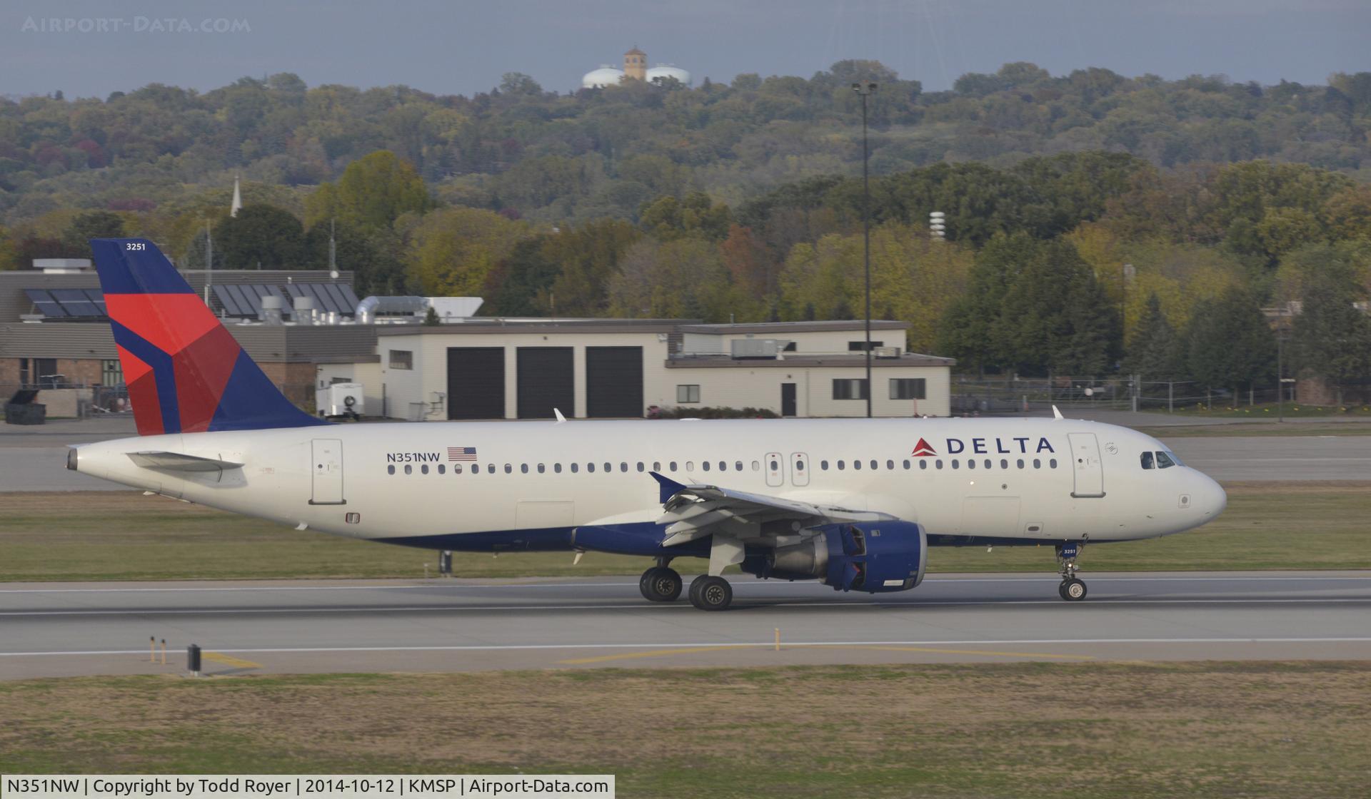 N351NW, 1997 Airbus A320-212 C/N 766, Arriving at MSP on 12L