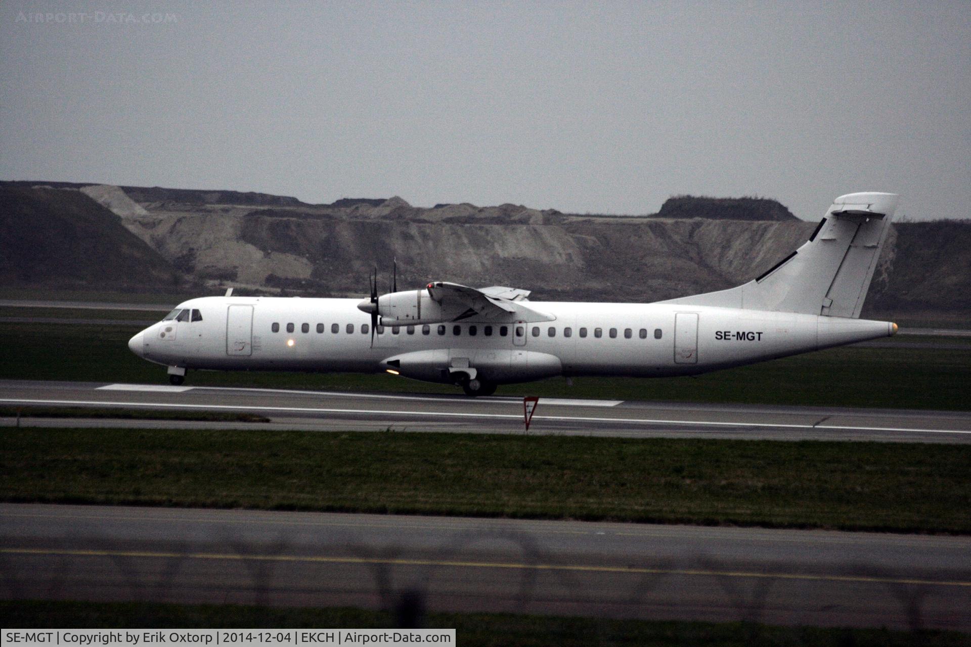 SE-MGT, 1989 ATR 72-201 C/N 145, SE-MGT just arrived rw 04L