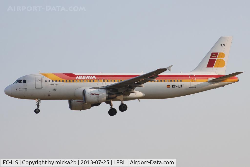 EC-ILS, 2002 Airbus A320-214 C/N 1809, Landing