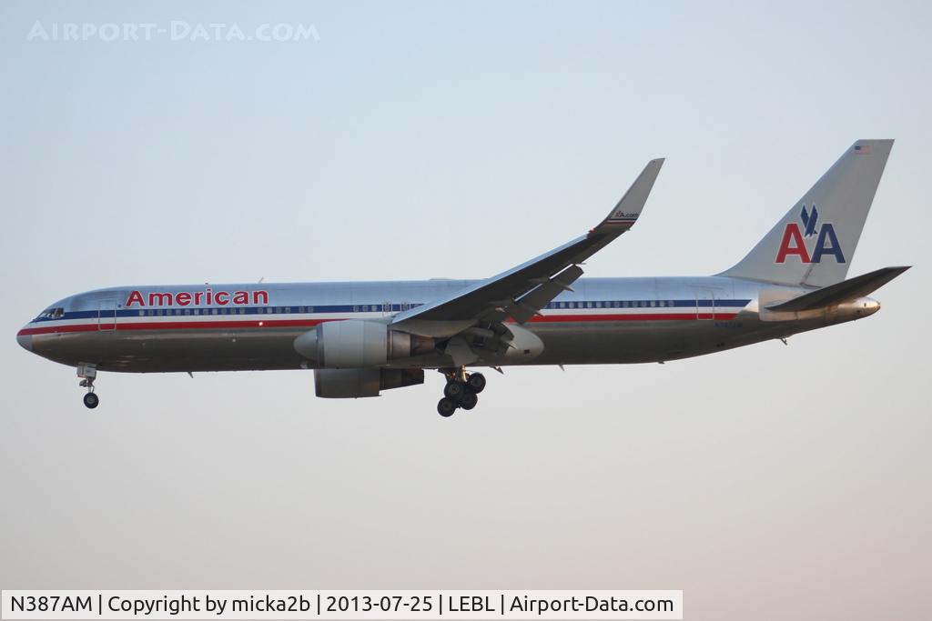N387AM, 1994 Boeing 767-323 C/N 27184, Landing