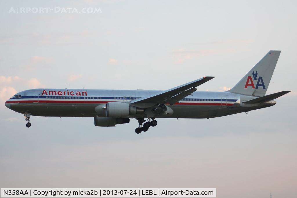 N358AA, 1988 Boeing 767-323 C/N 24039, Landing