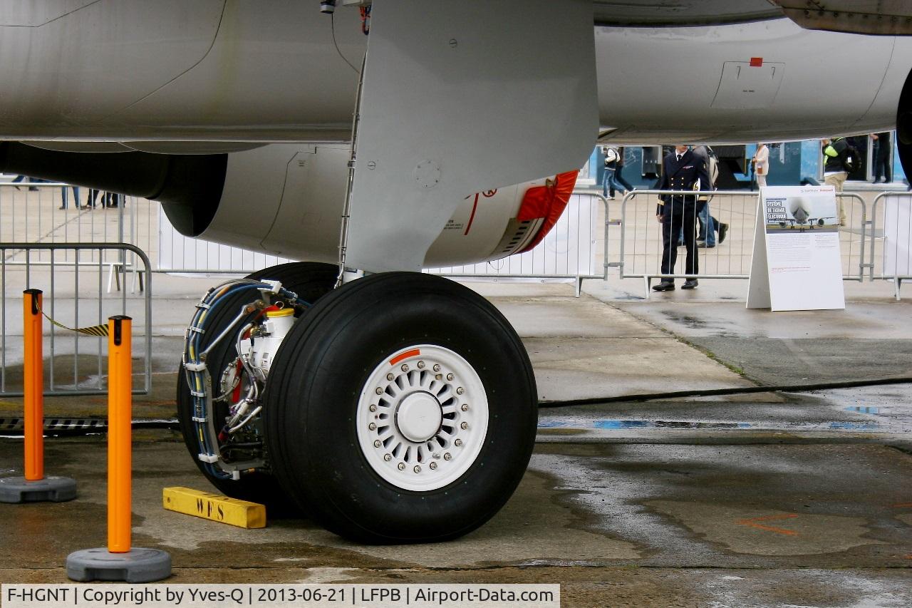 F-HGNT, 1991 Airbus A320-211 C/N 234, Airbus A320-211, Close view on the  Electrical Green Taxiing Sytem  (EGTS) developed by Safran  Honeywell, Paris-Le Bourget (LFPB-LBG) Air Show 2013