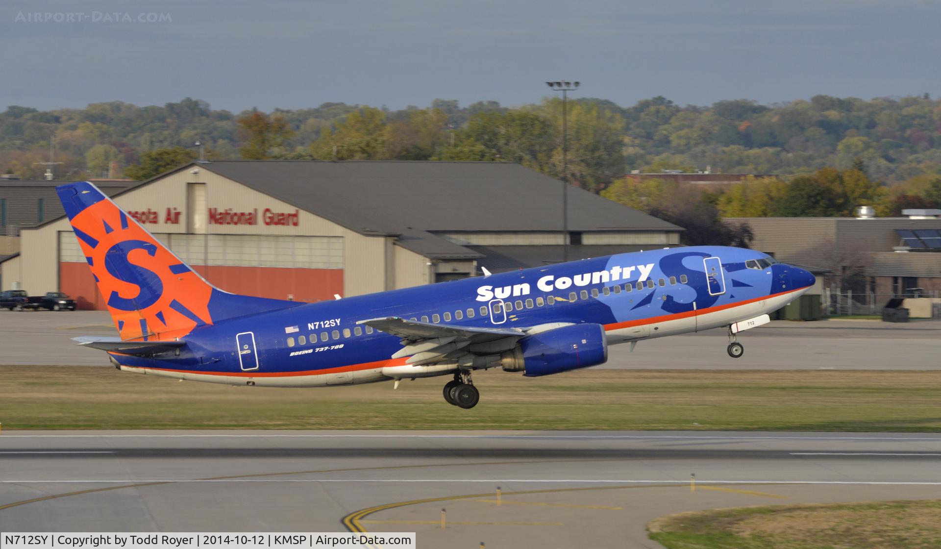 N712SY, 1998 Boeing 737-7Q8 C/N 28219, Departing MSP on 12L