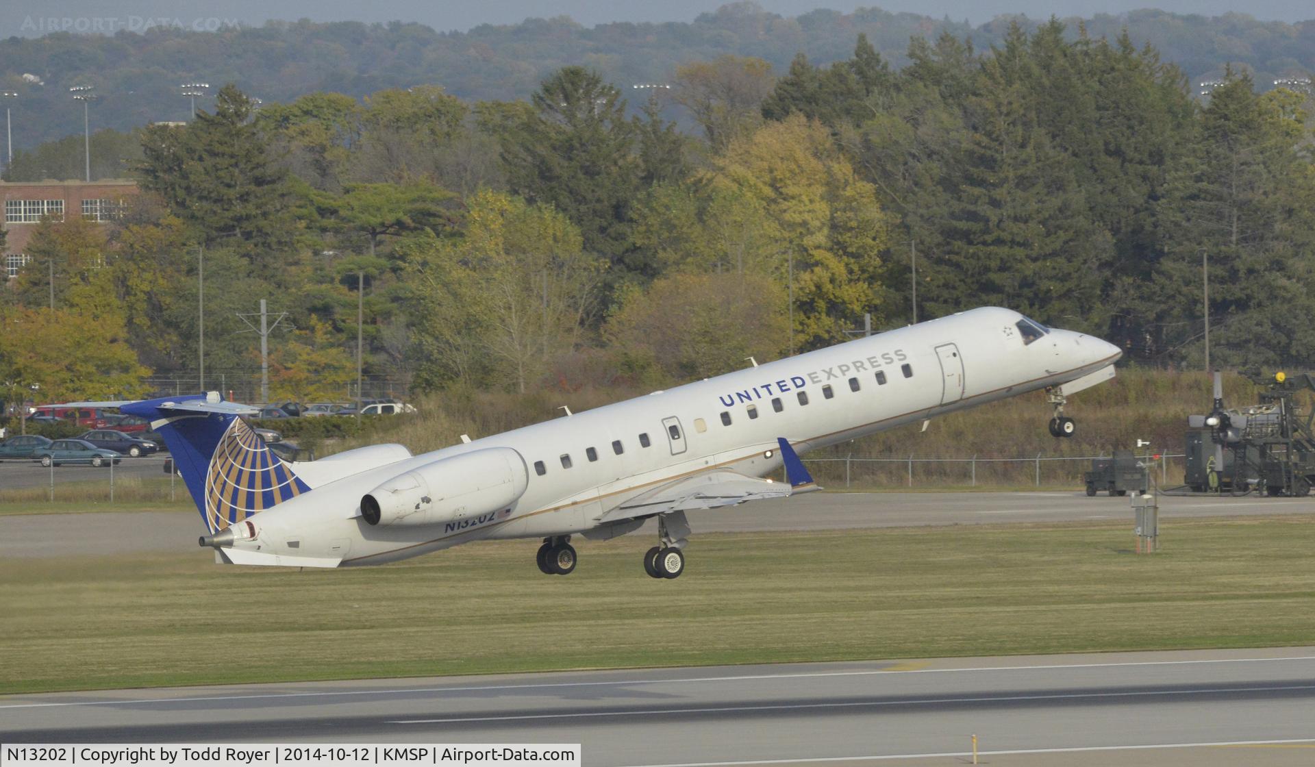 N13202, 2006 Embraer ERJ-145XR (EMB-145XR) C/N 14500962, Departing MSP on 12L