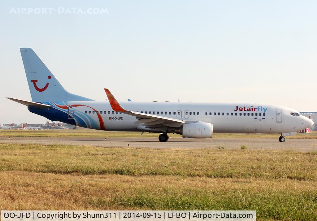 OO-JFD, 2008 Boeing 737-86Q C/N 40233, Lining up rwy 14L for departure...