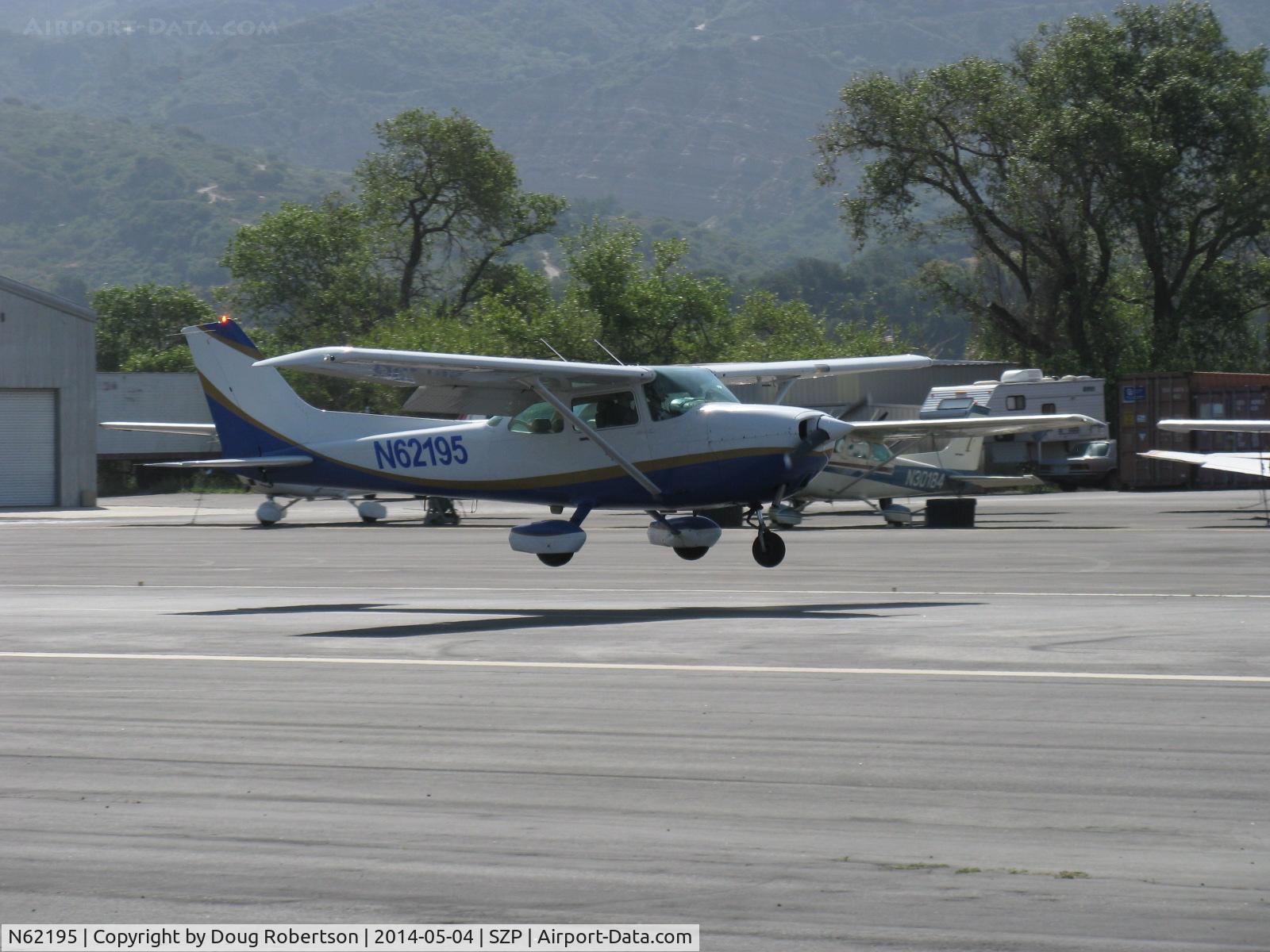 N62195, 1982 Cessna 172P C/N 17275226, 1982 Cessna 172P SKYHAWK, Lycoming O-320-D2J 160 Hp, landing Rwy 22