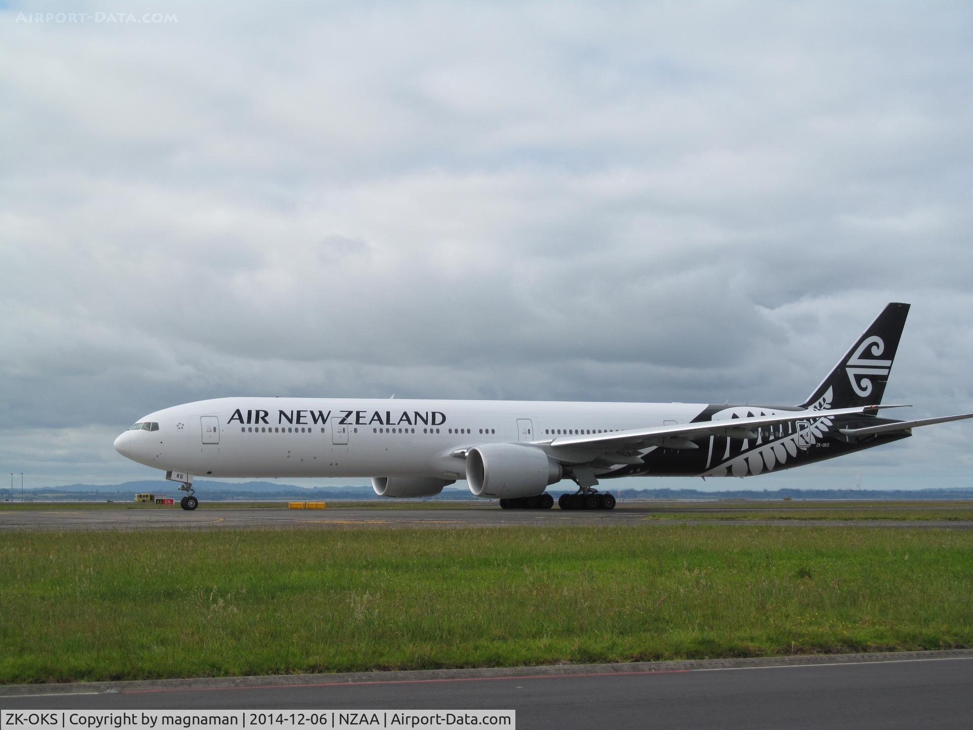 ZK-OKS, 2014 Boeing 777-306/ER C/N 44547, taxying for departure