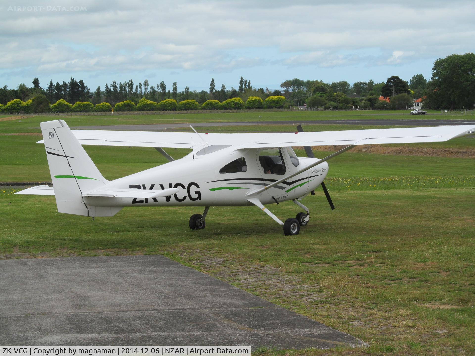 ZK-VCG, Cessna 162 Skycatcher Skycatcher C/N 16200132, off for a leson
