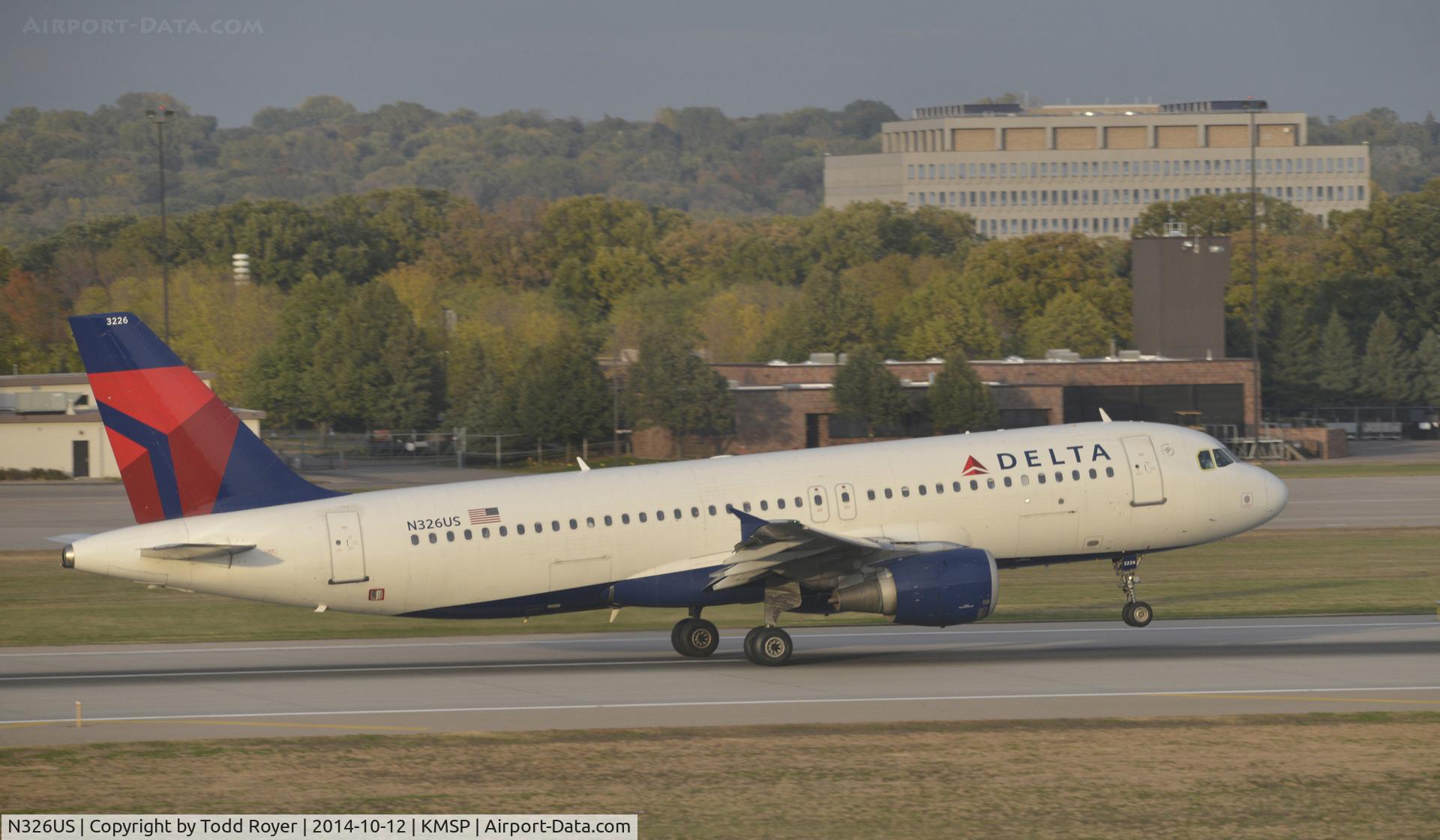 N326US, 1992 Airbus A320-211 C/N 282, Departing MSP on 12L