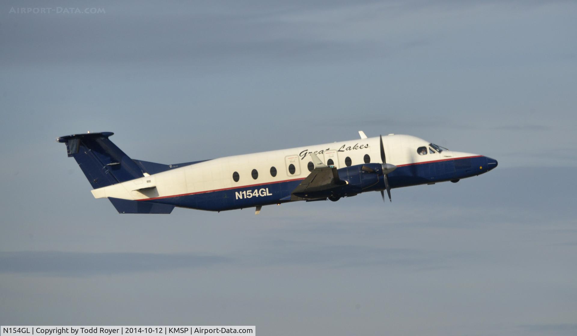N154GL, 1995 Beech 1900D C/N UE-154, Departing MSP on 12L