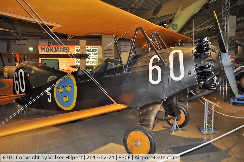 670, 1942 Focke-Wulf Fw-44J Stieglitz C/N CVV-52, at Linkoping