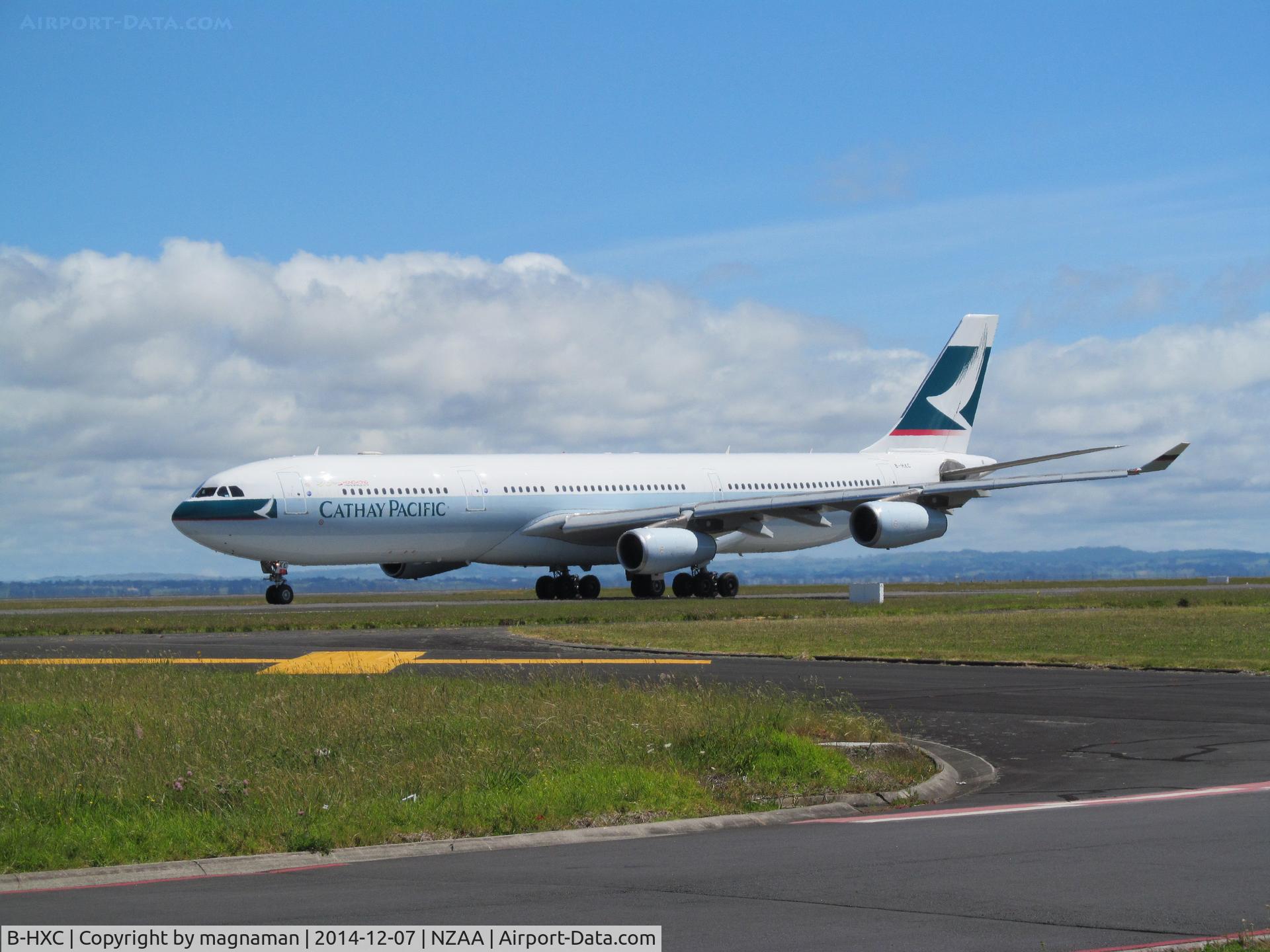 B-HXC, Airbus A340-313 C/N 142, taxy for take off AKL