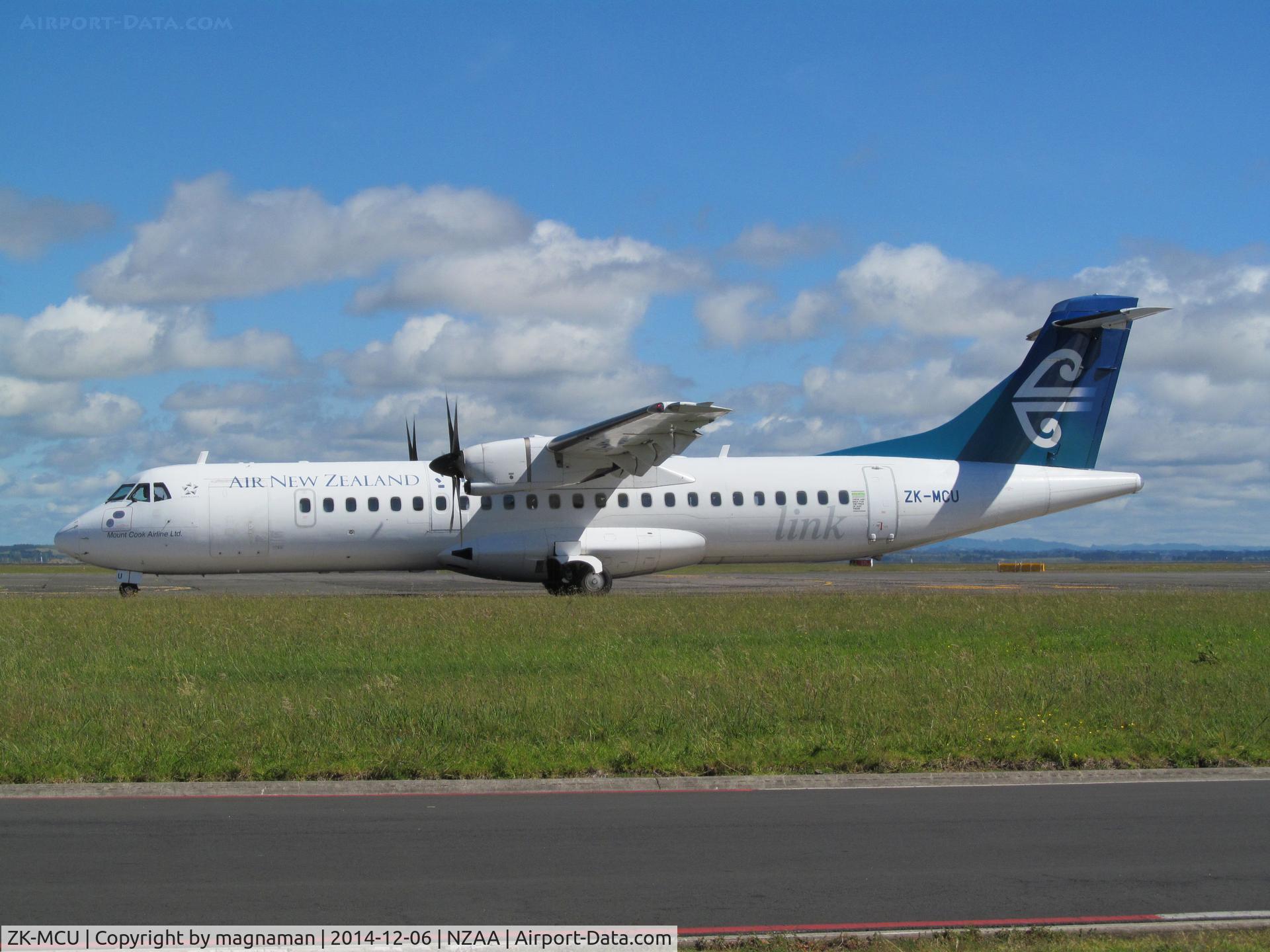 ZK-MCU, 2000 ATR 72-212A C/N 632, taxying for flight
