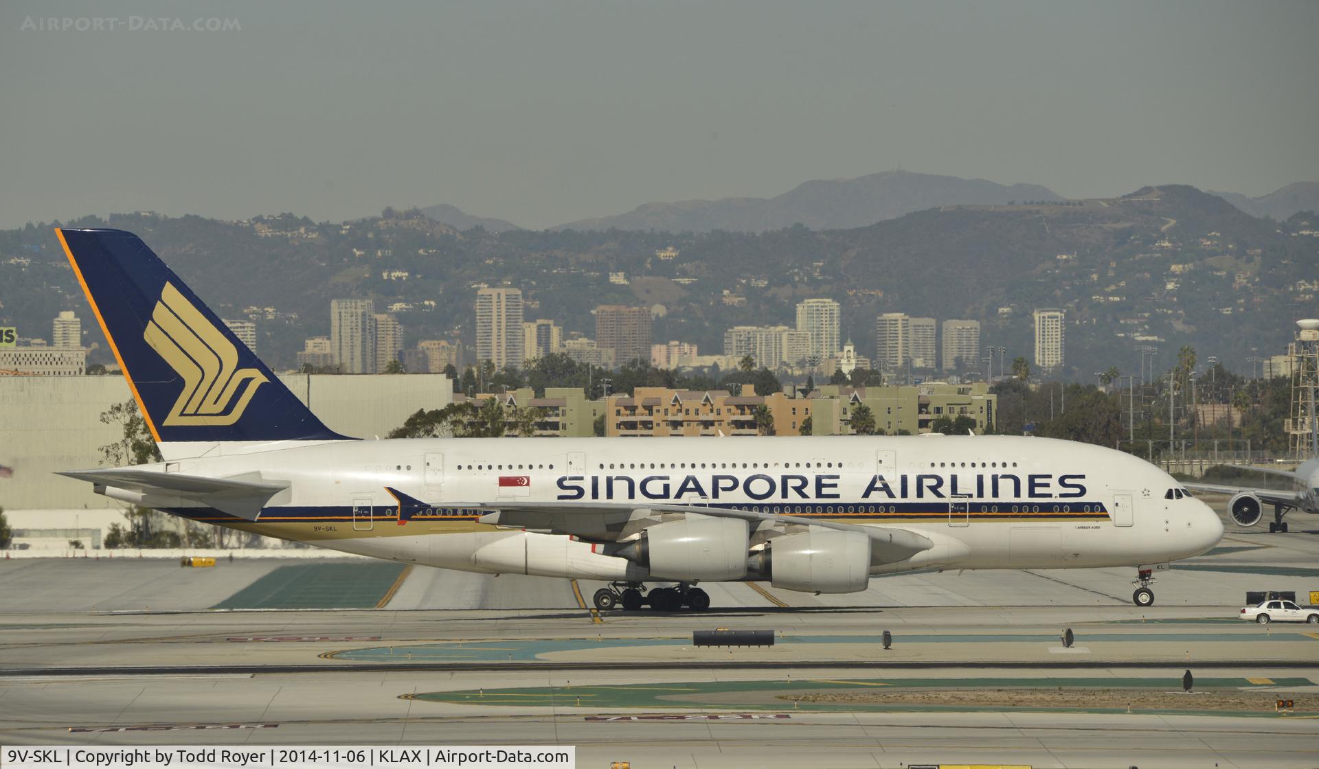 9V-SKL, 2010 Airbus A380-841 C/N 058, Taxiing to gate at LAX