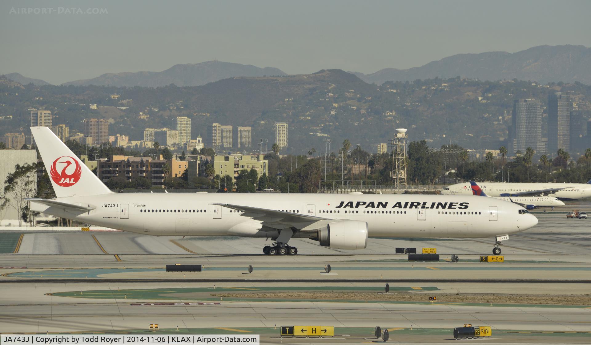 JA743J, 2009 Boeing 777-346/ER C/N 36130, Taxiing to gate at LAX
