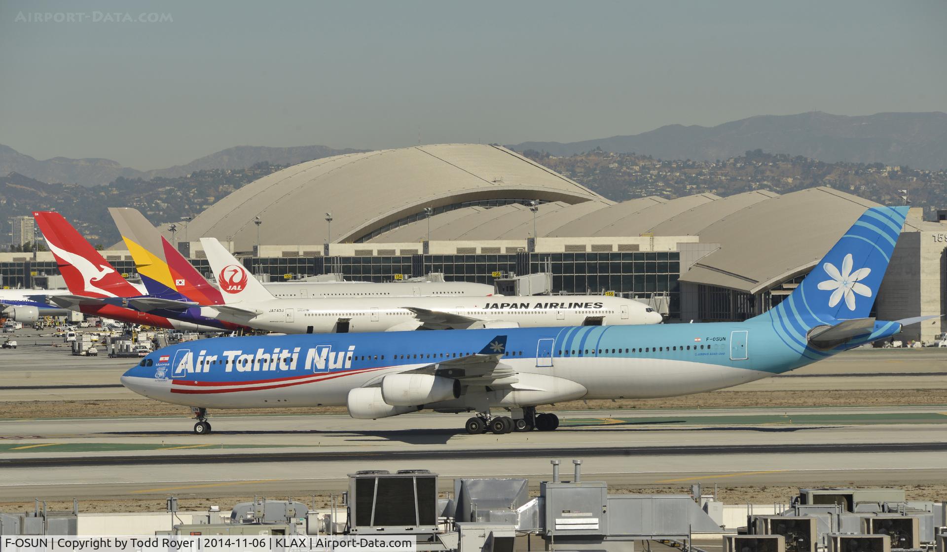 F-OSUN, 2001 Airbus A340-313 C/N 446, Taxiing to gate at LAX