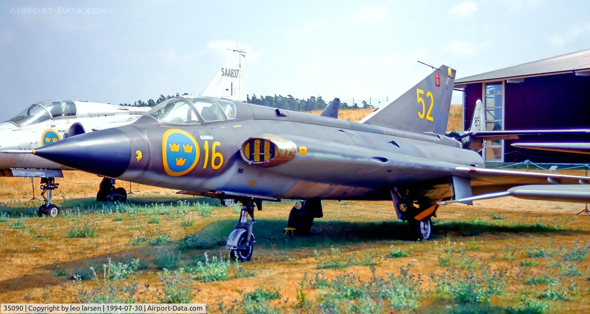 35090, 1961 Saab J-35A Draken C/N 35-090, Malmslätt Sweden 30.7.94