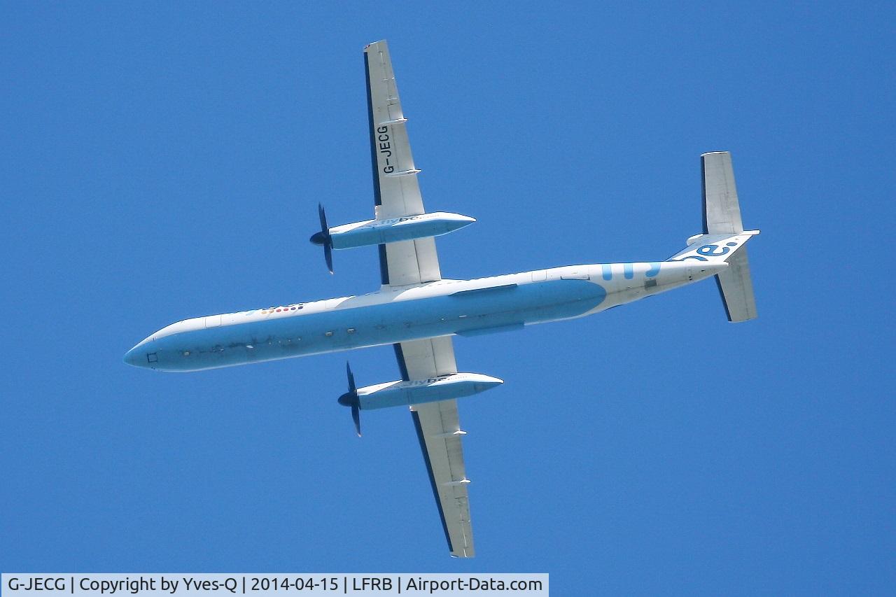 G-JECG, 2004 De Havilland Canada DHC-8-402Q Dash 8 C/N 4098, De Havilland Canada DHC-8-402Q Dash 8, Final approach rwy 07R, Brest-Bretagne airport (LFRB-BES)