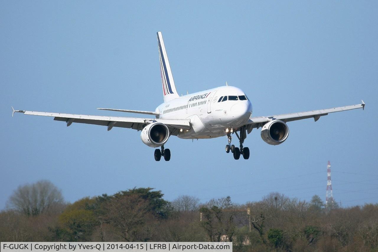 F-GUGK, 2005 Airbus A318-111 C/N 2601, Airbus A318-111, On final rwy 07R, Brest-Bretagne airport (LFRB-BES)