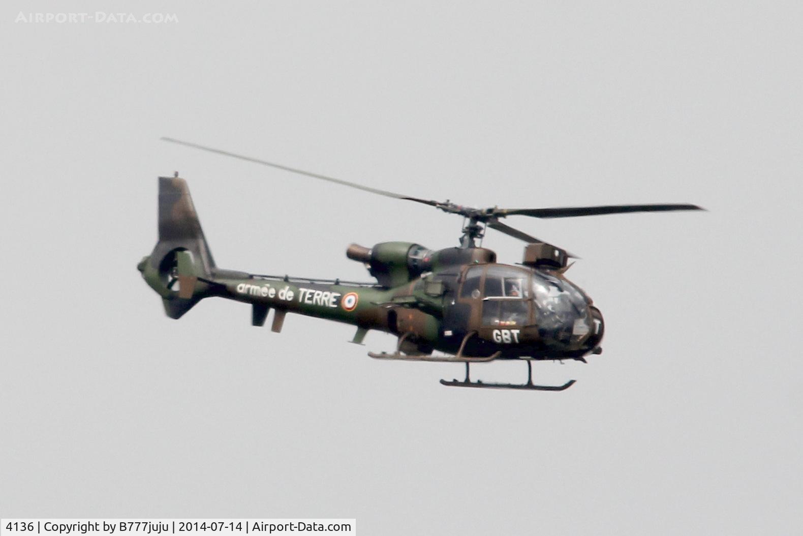 4136, Aérospatiale SA-342M Gazelle C/N 2136, Back-Home following 14 juillet display