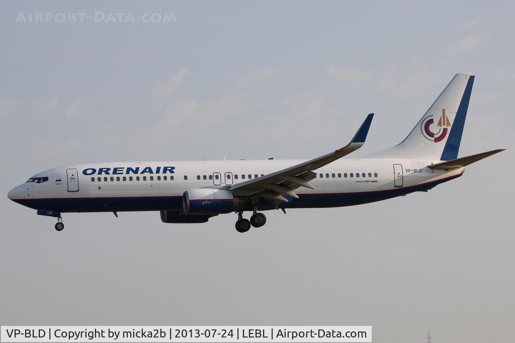 VP-BLD, 2001 Boeing 737-86J C/N 32624, Landing