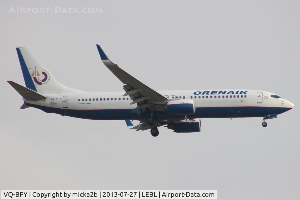 VQ-BFY, 2001 Boeing 737-86N C/N 29884, Landing