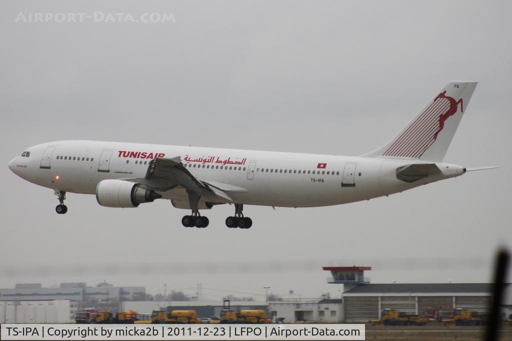 TS-IPA, 1990 Airbus A300B4-605R C/N 558, Landing